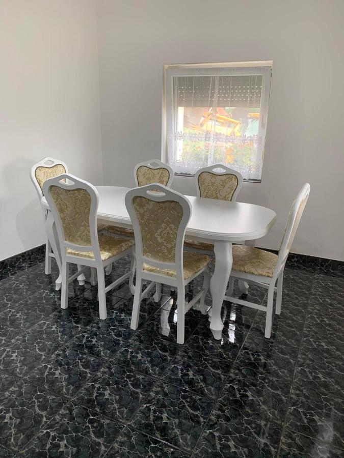 Magic Vendeghaz Lägenhet Abádszalók Exteriör bild