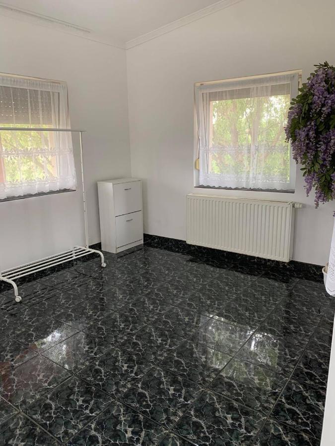 Magic Vendeghaz Lägenhet Abádszalók Exteriör bild